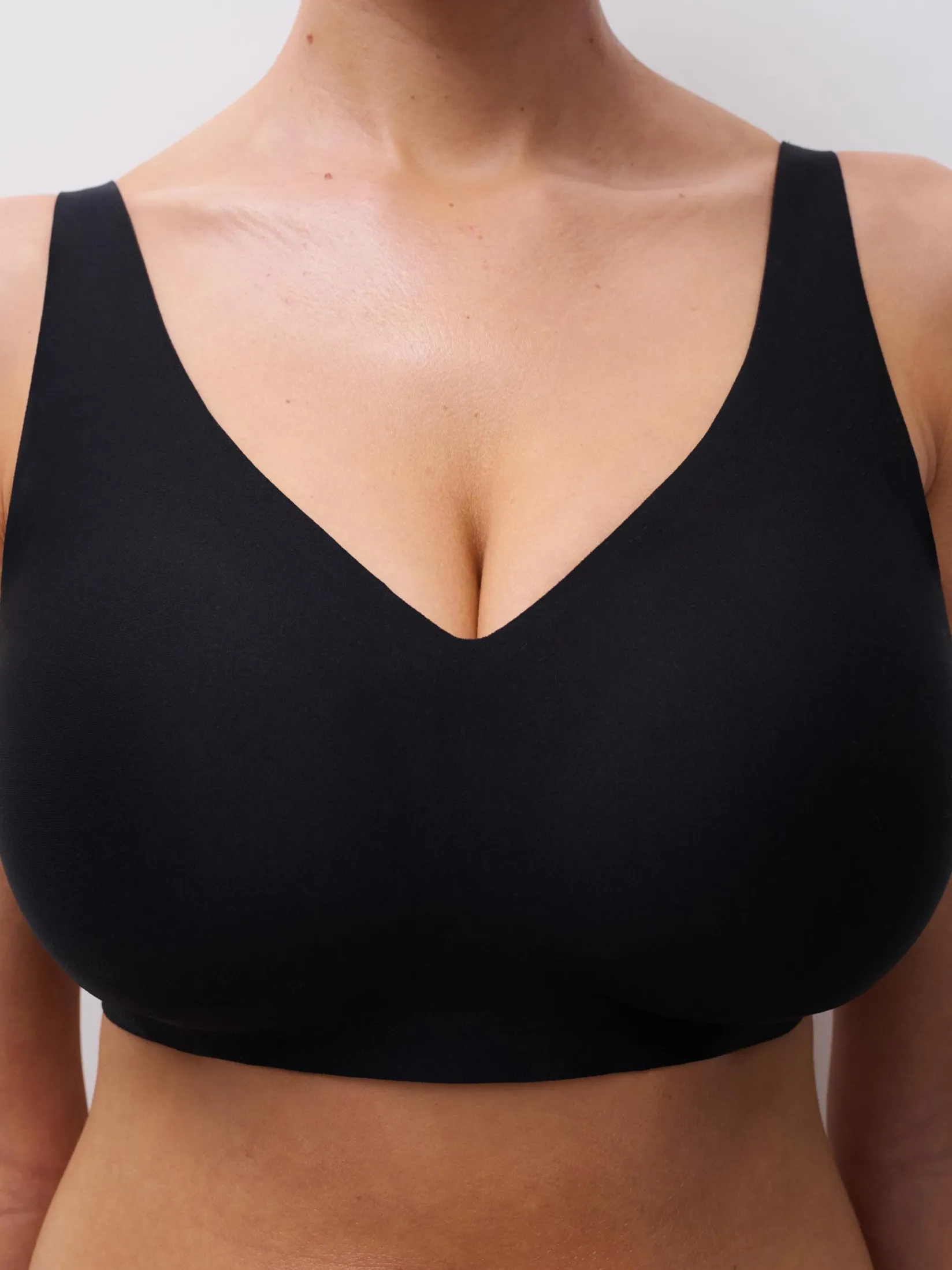 Chantelle SOFTSTRETCH POWER V-neck top -