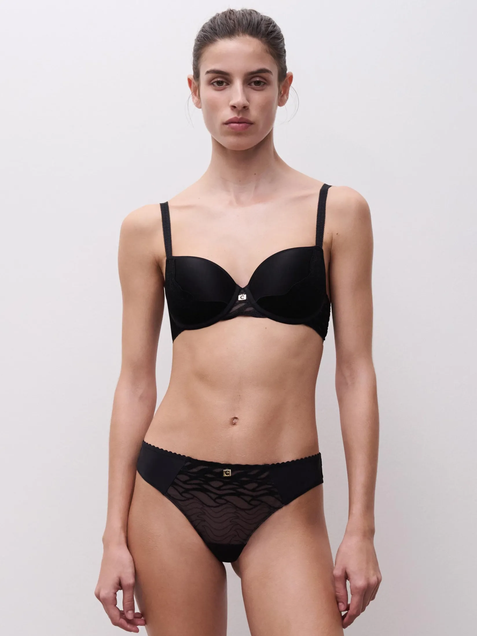 Chantelle Vibe String -