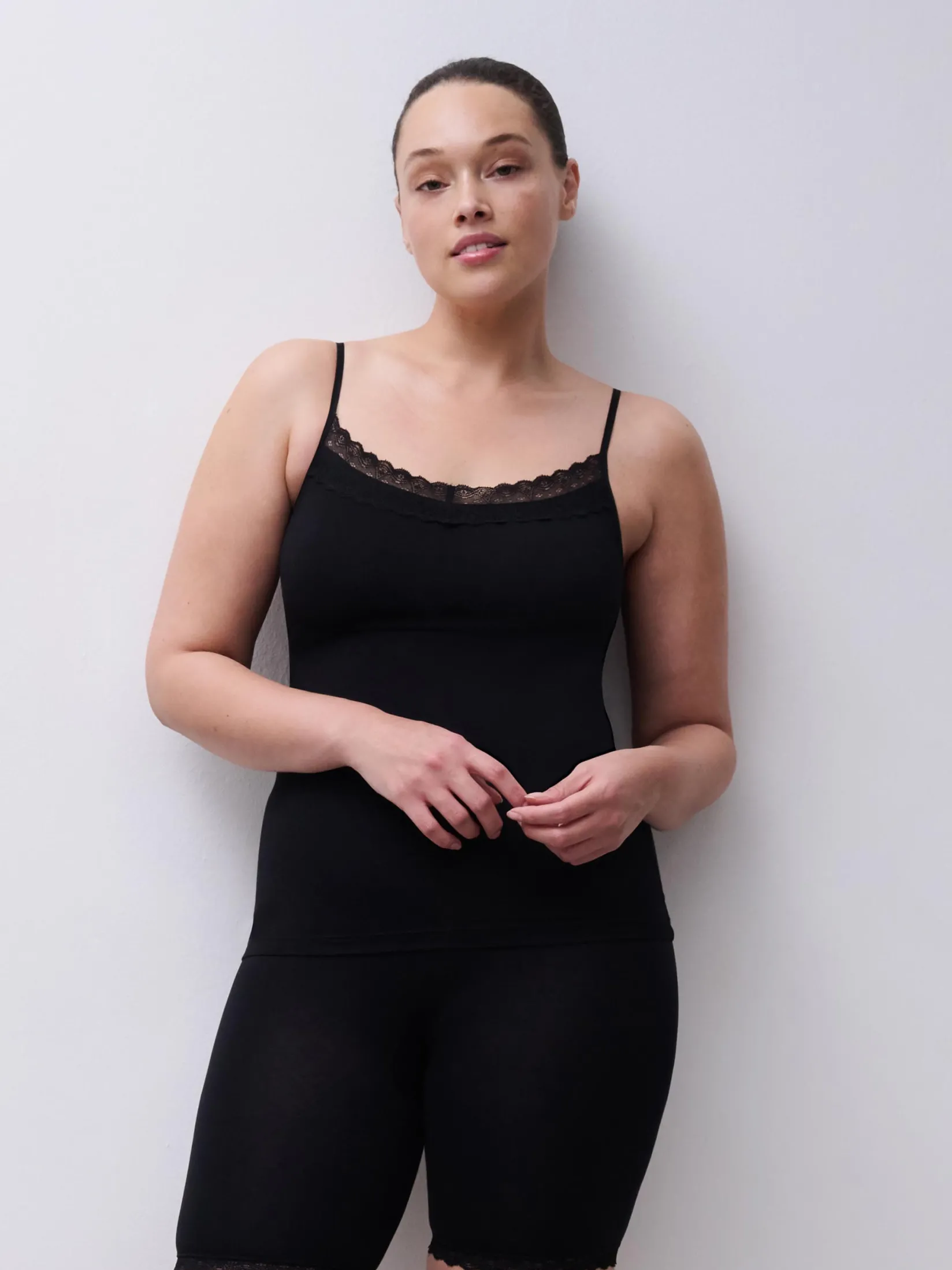 Femilet Basic Lace Long Short -
