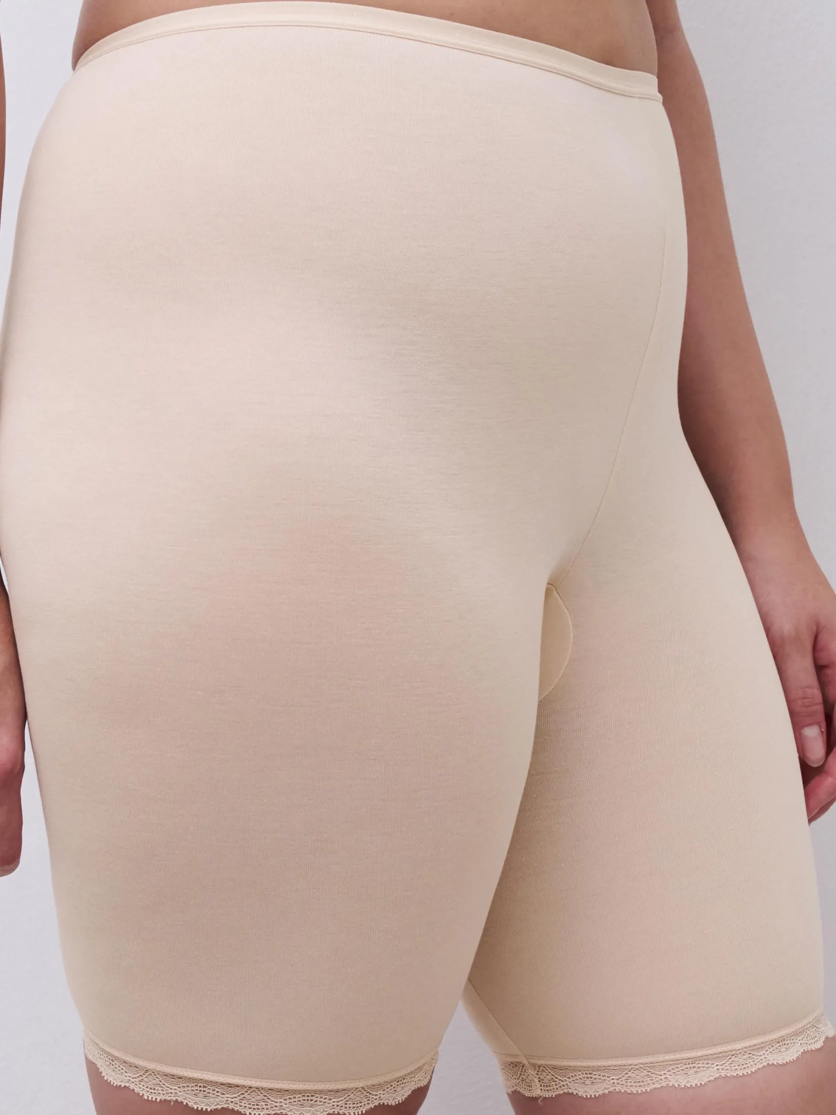 Femilet Basic Lace Long Short -