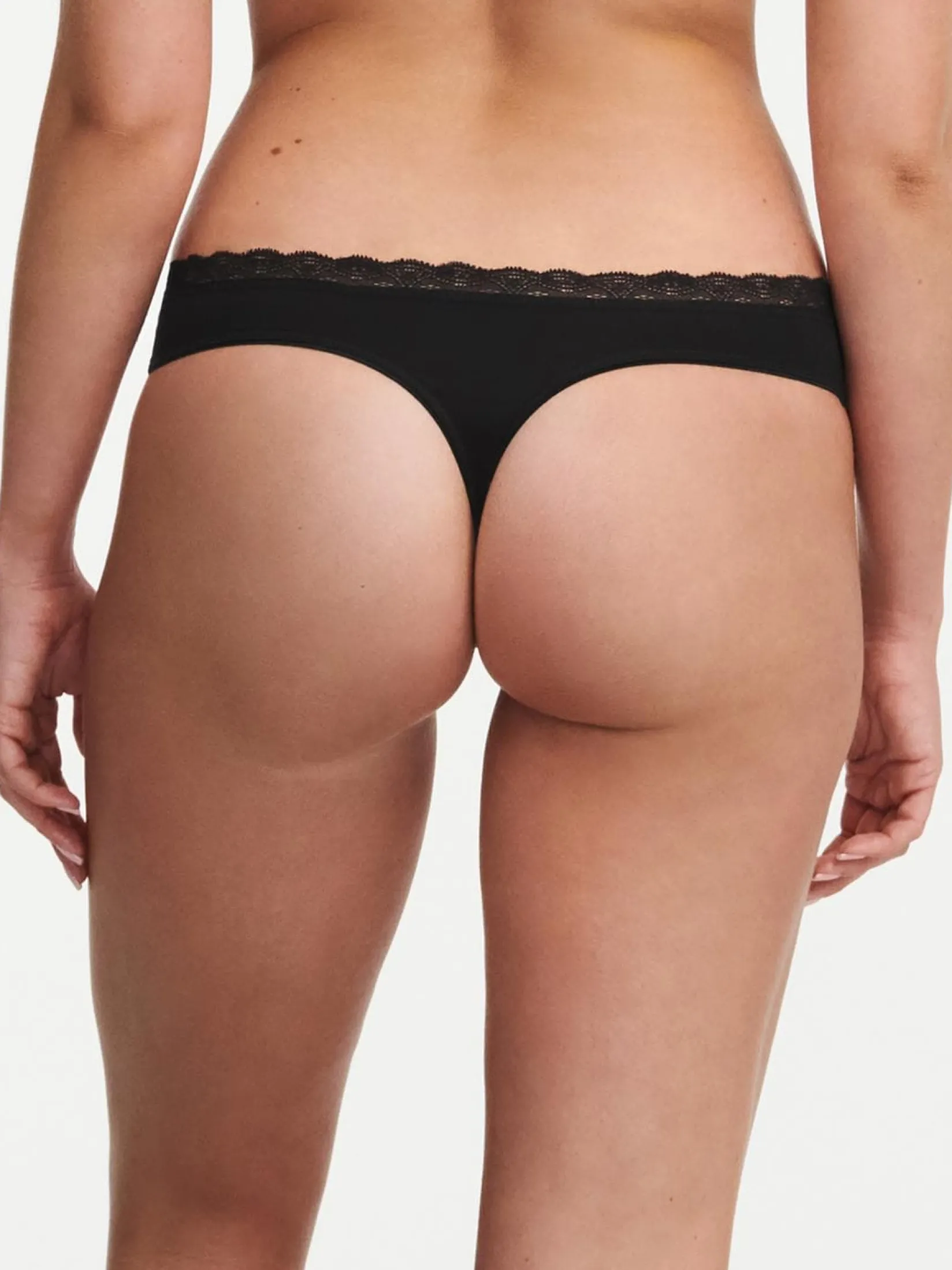 Femilet Basic Lace String -